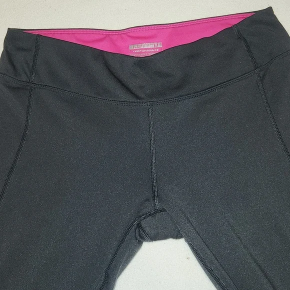 Layer 8 Performance Women's Black Leggings, Size Medium - Picture 3 of 7